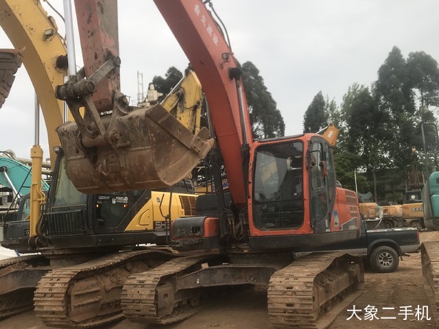 斗山 DX225LC 挖掘机